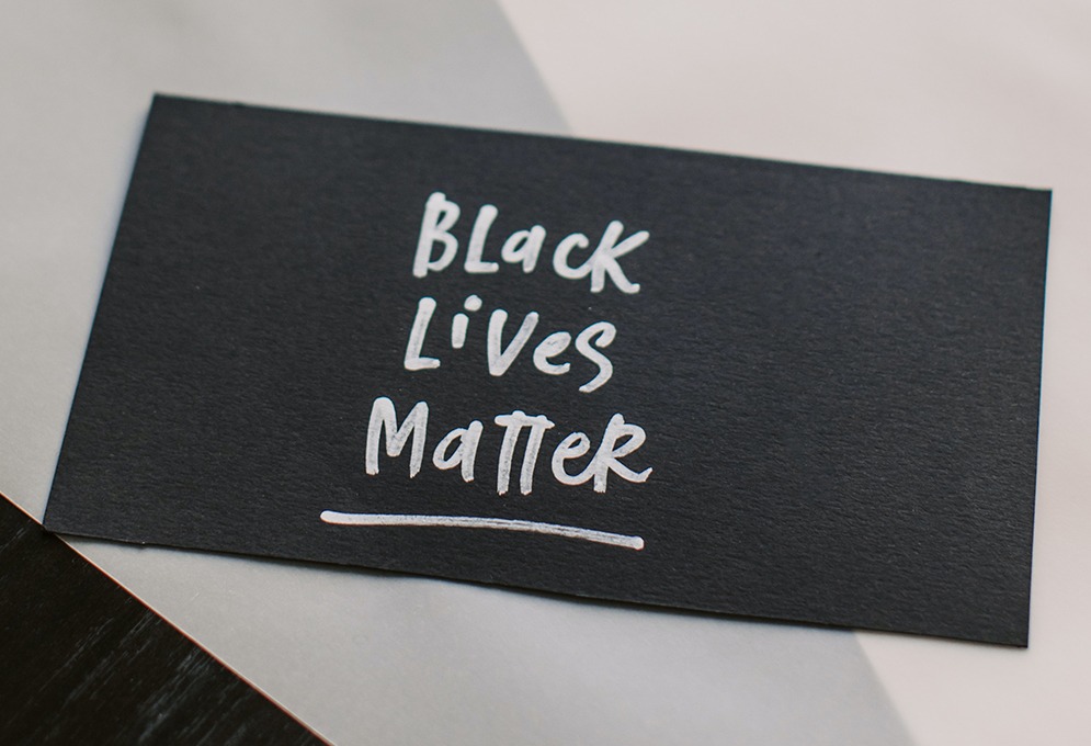A card that says Black Lives Matter