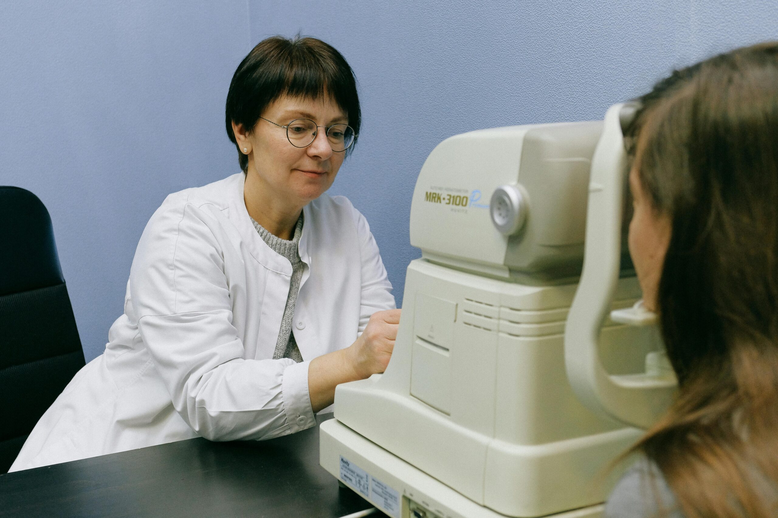 Women getting her eyes examined